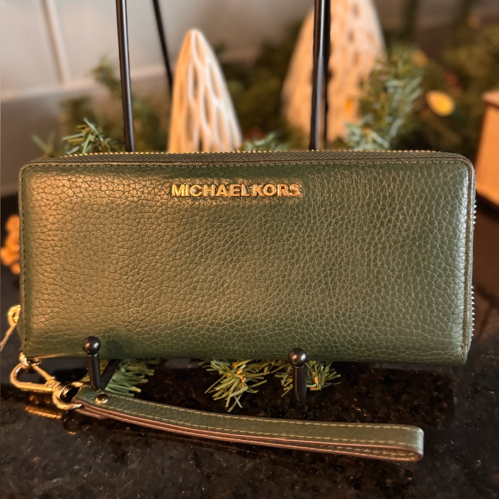 Michael Kors Jet Set Travel Continental Wallet - Ivy Green